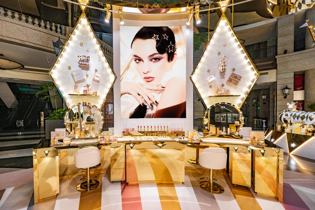 快閃店內試妝區可體驗完整耶誕彩妝。