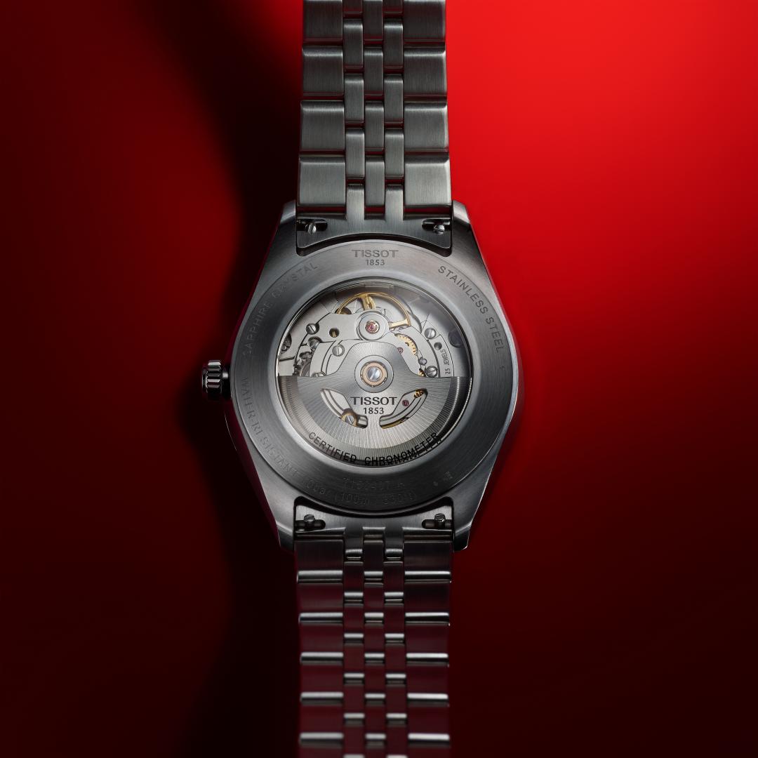 腕錶配備瑞士官方天文台認證(COSC)機芯。