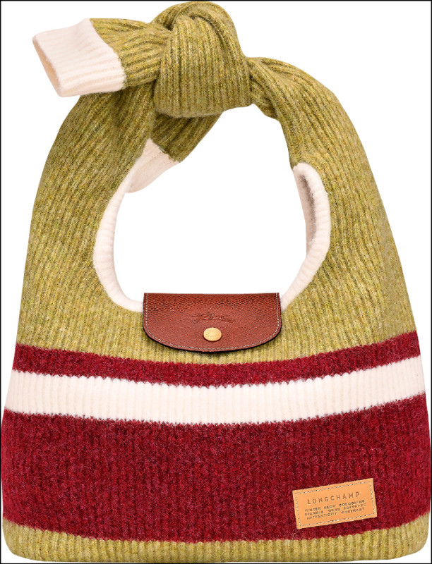 以針織毛衣為設計靈感的Le Pliage Cocooning系列肩背包，貌似「袖口」的設計，可靈活打結調整背帶長短，19,000元。