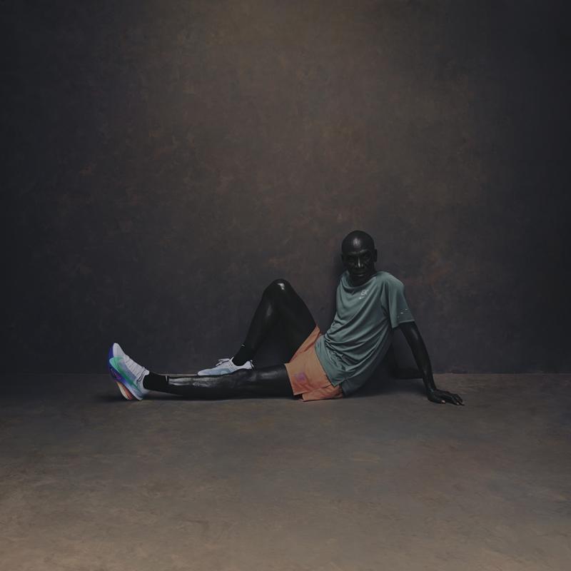 Nike Stride Eliud Kipchoge短袖跑步上衣、內襯短褲。（NIKE提供）