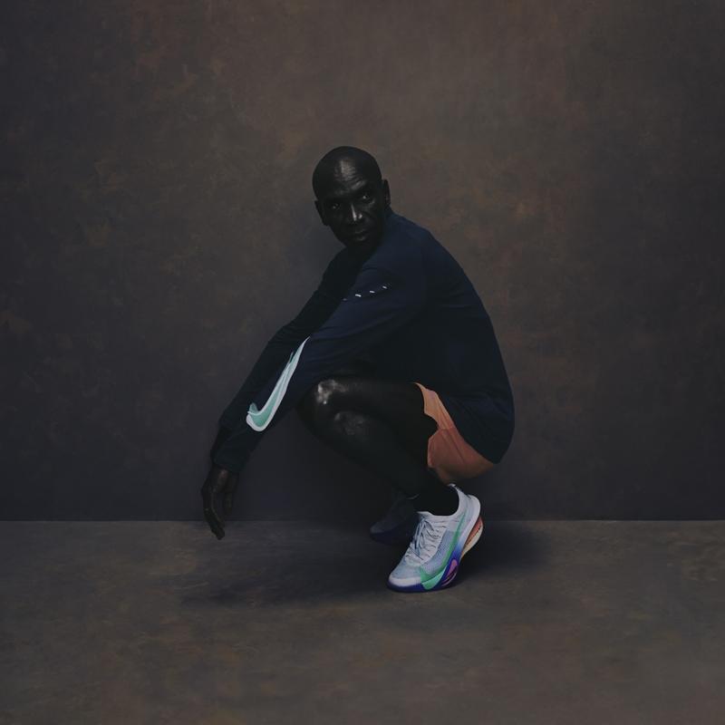 簡潔的剪裁與極少的縫線呼應了Eliud Kipchoge的理念。（NIKE提供）