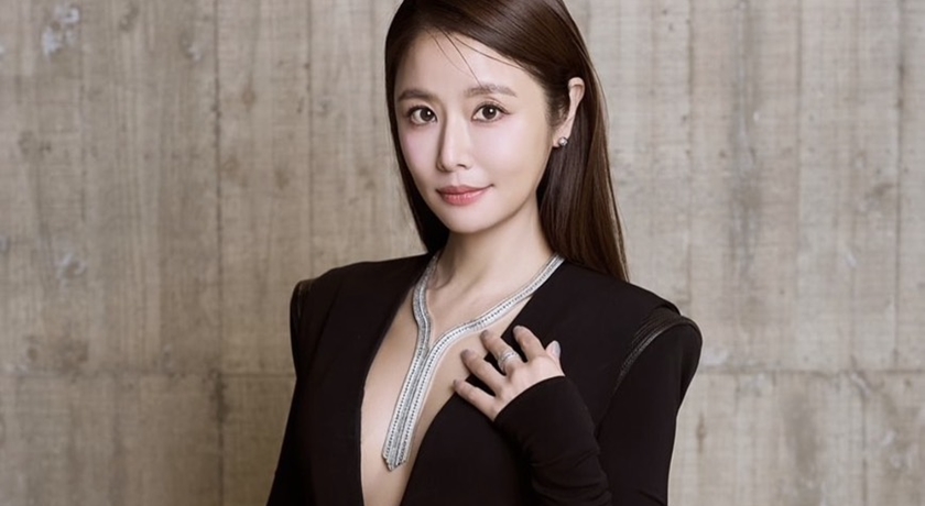 林心如13歲國中制服照出土！百褶裙、膝上襪清純甜美模樣網友全看傻