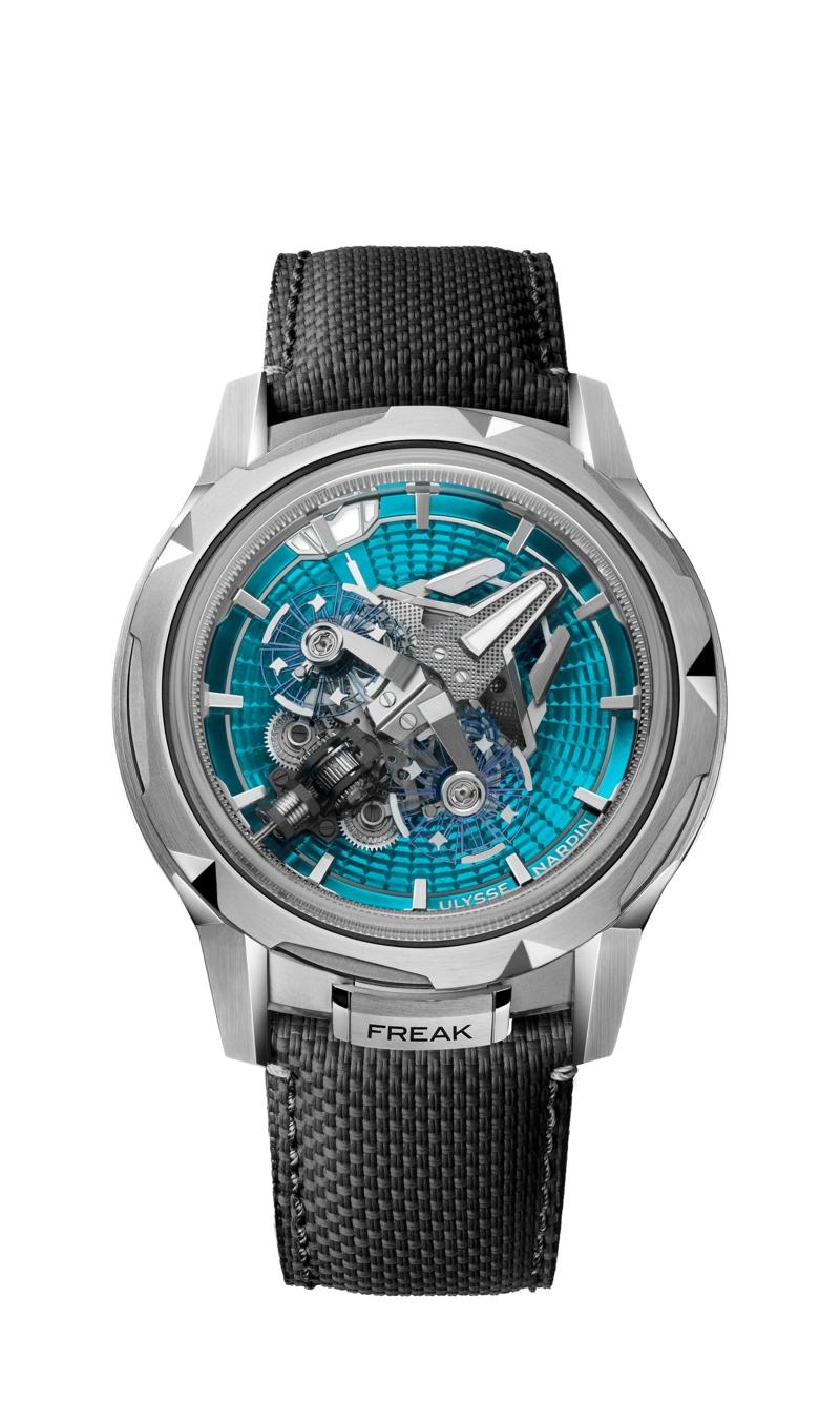 Freak S Blue Enamel奇想S霓光藍琺瑯腕錶，搭載UN-251自製自動上鍊機芯，鈦金屬錶殼，時間顯示、飛行卡羅素，錶徑45mm，防水深度30米，4,913,000元，全球限量50只。（Ulysse Nardin提供）