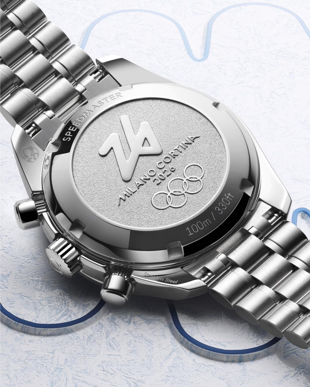 錶背鐫刻米蘭科爾蒂納2026奧運徽章浮雕。