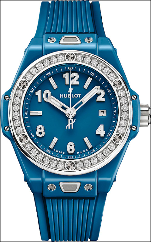 Big Bang One Click石油藍陶瓷鑽錶，流露內斂的寧靜奢華，增添舉手投足間的自信優雅。