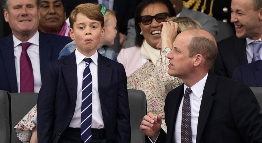 威廉王子(右)的嚴格家規將被喬治王子(左)打破。(美聯社)