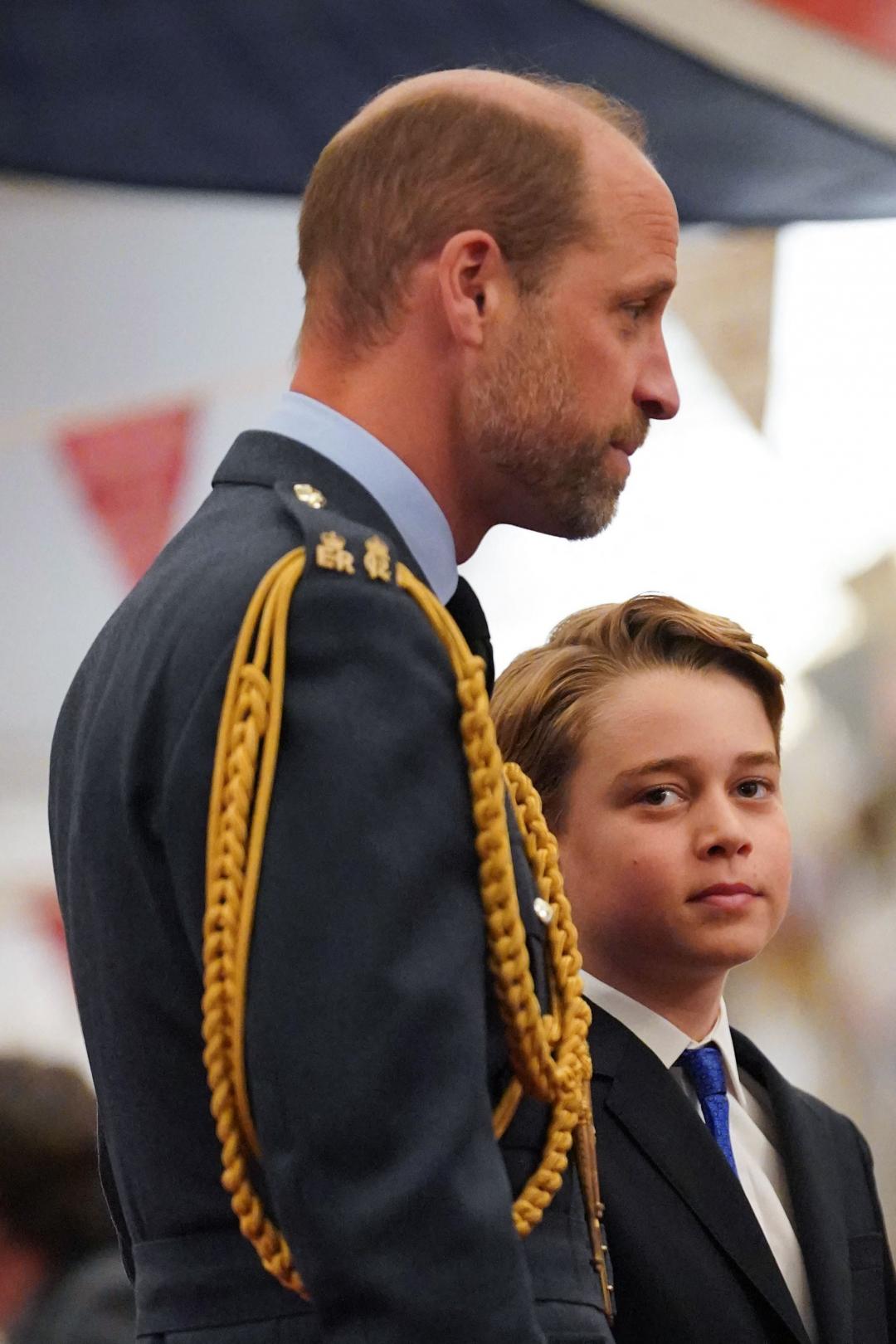 即將進入青春期的威廉王子，越來越有接班人氣勢。(路透)