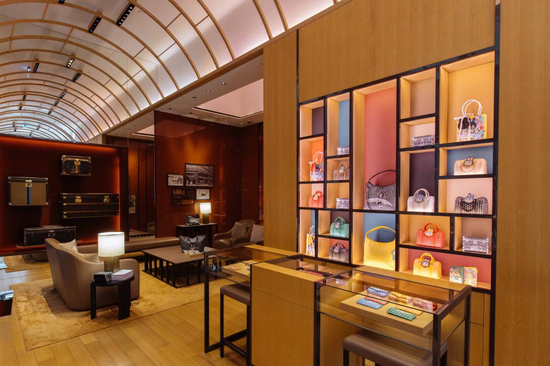 因應MOYNATＸKasing Lung聯名系列登場，Bellavita專賣店染上一抹可愛氛圍。