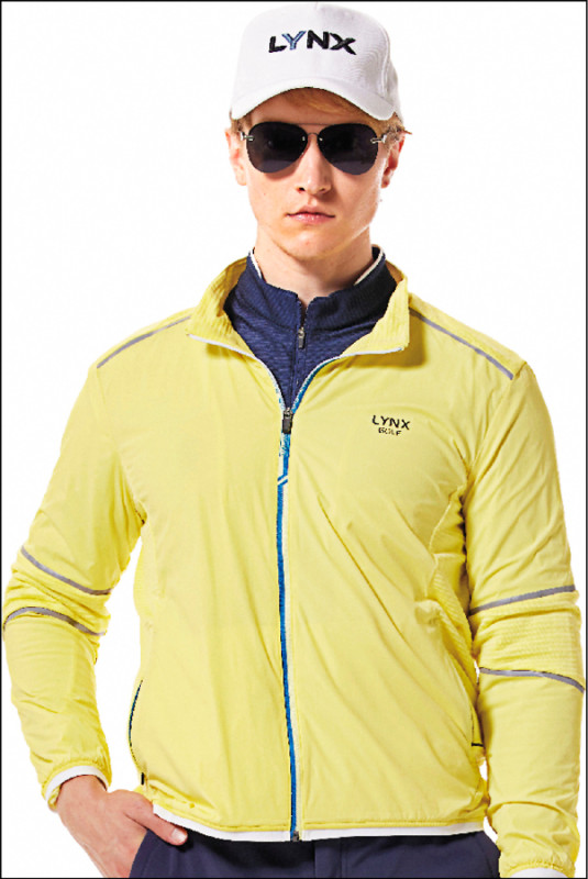 忠孝館：Lynx防風防潑水薄外套，原價9,200元、特價4,900元，多款共限量30件。