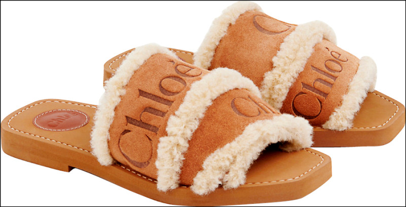 忠孝館：Chloé Woody棕色麂皮毛毛拖鞋，價格店洽。