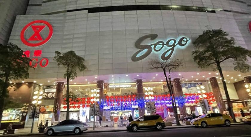 遠東SOGO高雄店宣布12日暫停營業一天。(本報資料照片)