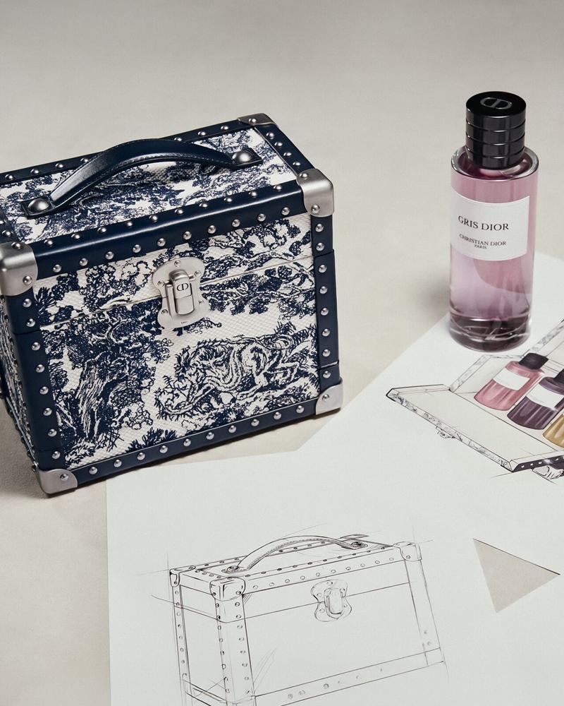 Dior香氛世家香氛旅行箱，籐格紋或緹花，可收納3瓶100ml的香氛，190,000元。