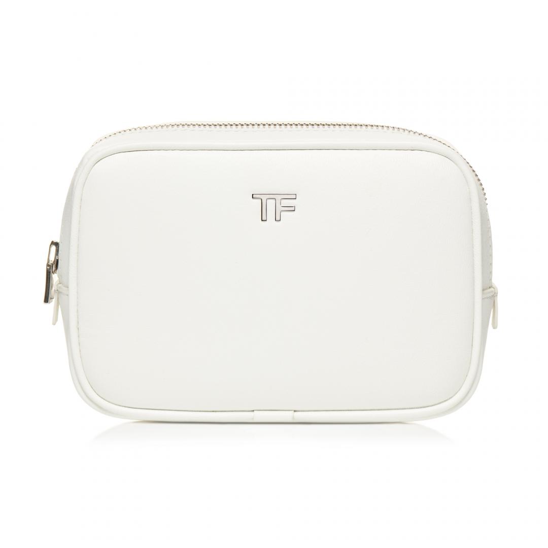 Tom Ford Soleil化妝包，靈感來自St. Moritz的奢華高山之旅，材質為皮革，並帶有拉鍊開合設計。2021節慶限量版，約台幣16,945元。