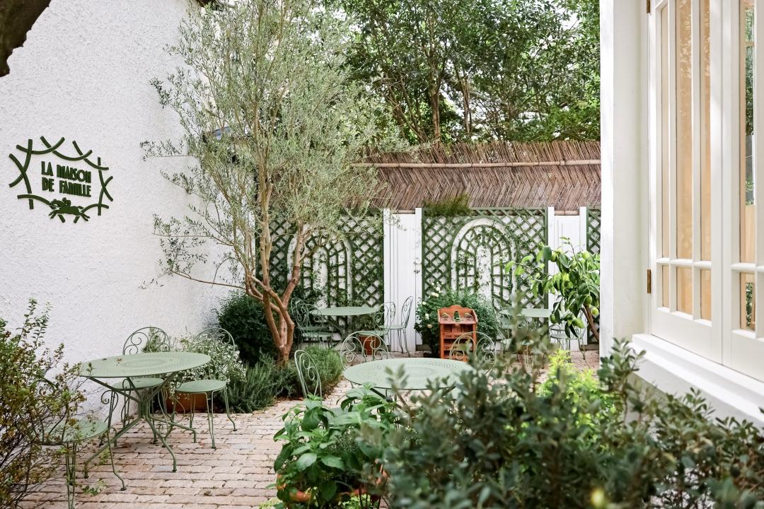 當天巨星就是受邀出席「瓏驤之家La Maison de Famille」開幕活動。