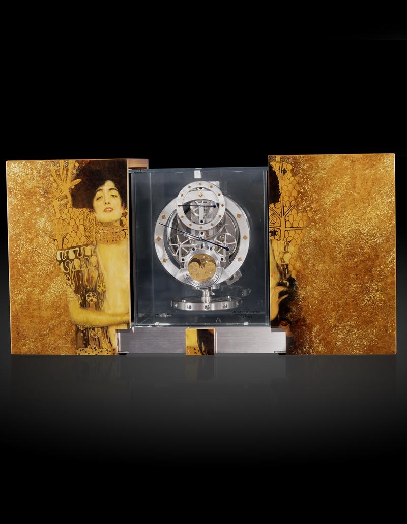 Jaeger-LeCoultre「Atmos Marqueterie Gustav Klimt」空氣座鐘。（富藝斯鐘錶提供）