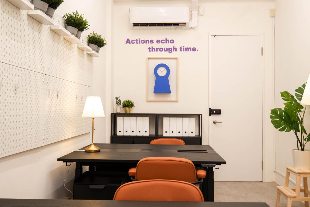 透過多樣經典IKEA小物提升空間質感，例如呼應把握每一刻的IKEA PS 1995時鐘。