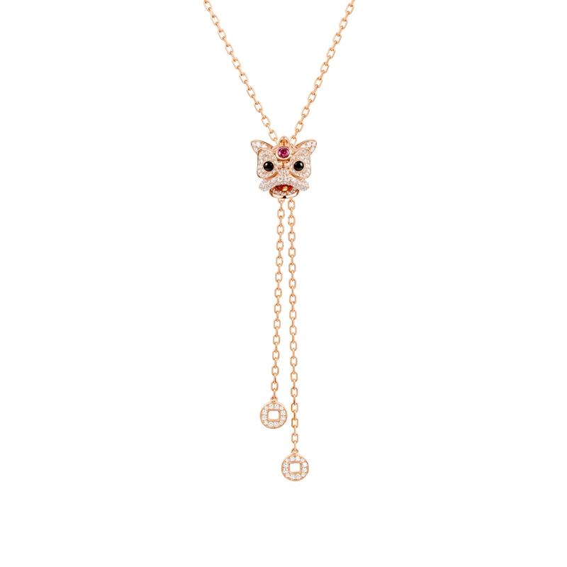 Xi Xi Grande 18K 玫瑰金鑲嵌紅寶石、縞瑪瑙和鑽石中號長項鍊，323,500元。（Qeelin提供）