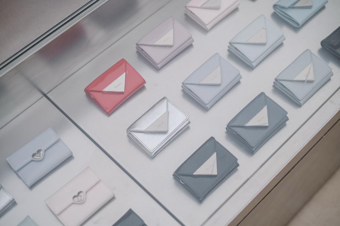 fennec經典三角三摺錢包，售價NT$2,480元。