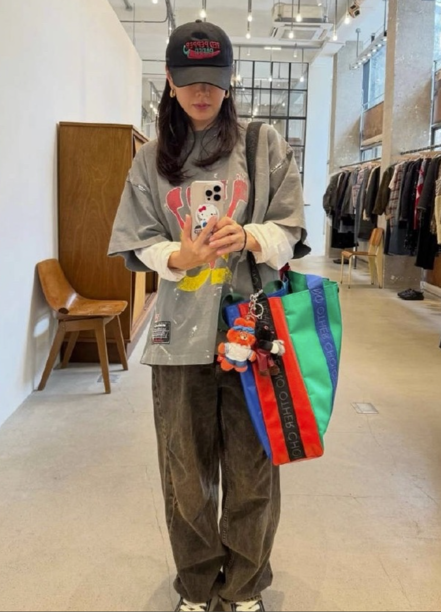 孫藝真也愛輕鬆裝扮。(翻攝自IG)