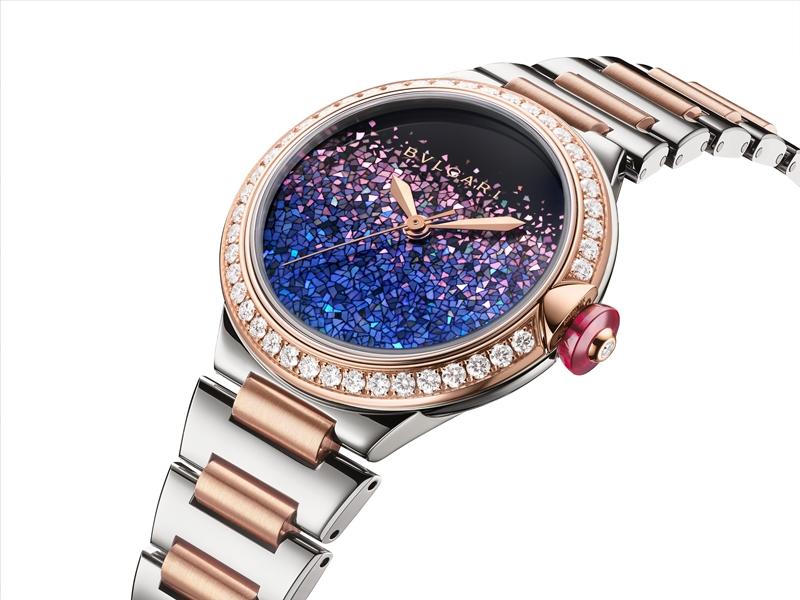 藍紫色珍珠母貝面盤精鋼與玫瑰金腕錶，日本限定。（BVLGARI提供）