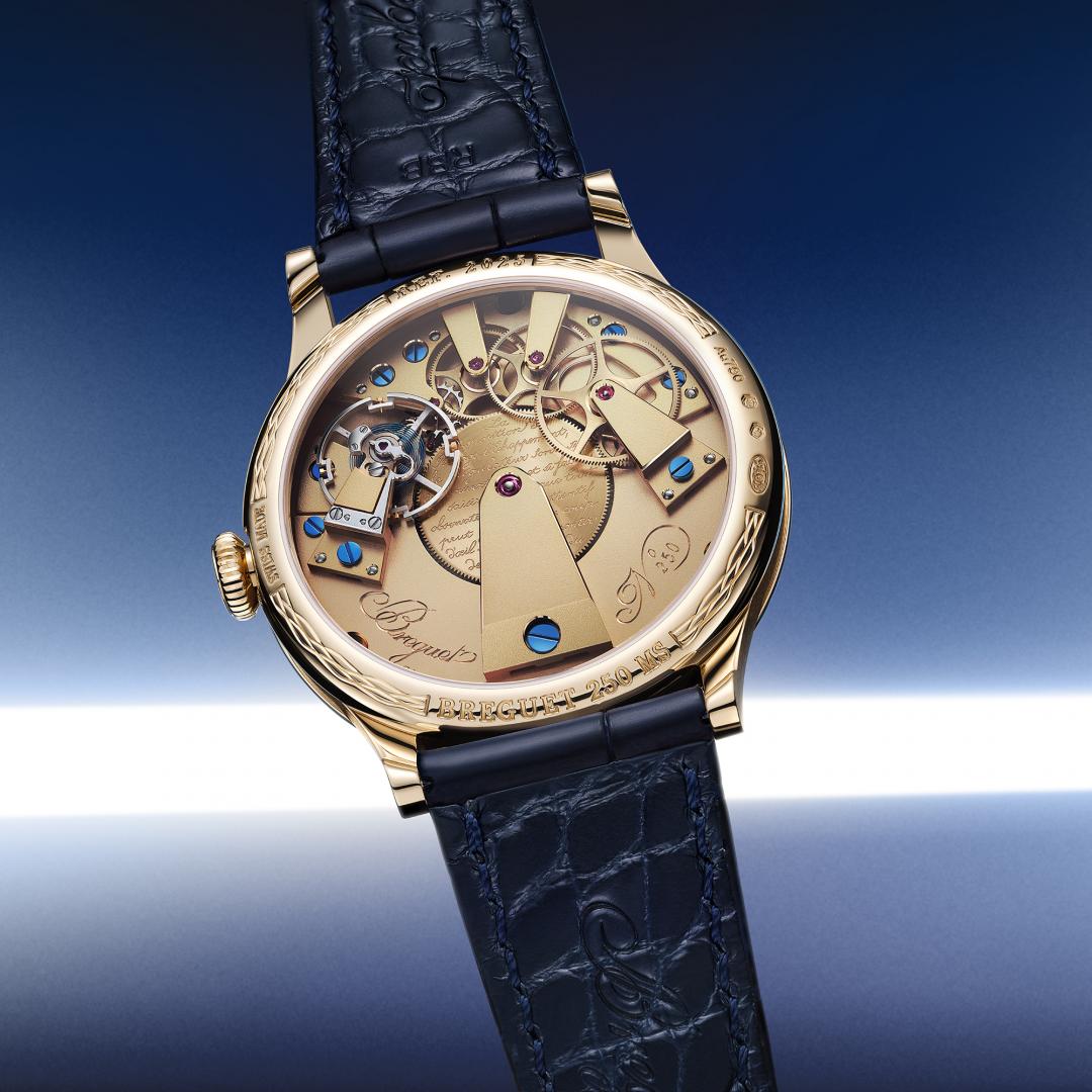 Breguet Classique Souscription透視後底蓋可欣賞機芯運作。（翻攝自GPHG官網）