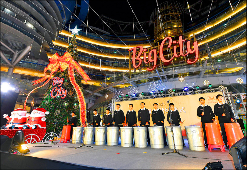 享譽國際的台灣原生教育協會是遠東巨城長期贊助對象，11月15日耶誕點燈當日由協會的「原聲打擊樂團」首度在新竹帶來震撼人心的演出。