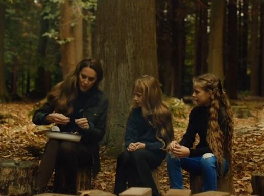 凱特王妃在最新曝光的影片中，以一襲重複穿搭的親民造型再度獲得好評。（翻攝自instagram）