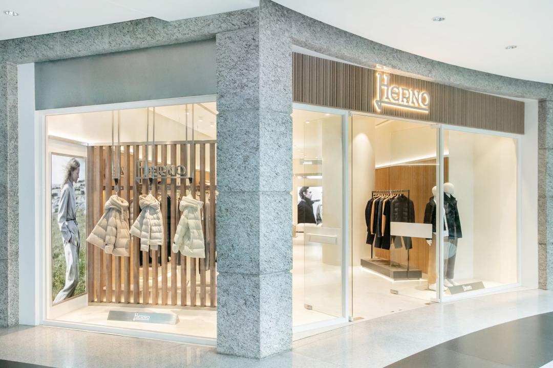 HERNO台灣首店插旗信義區BELLAVITA二樓。