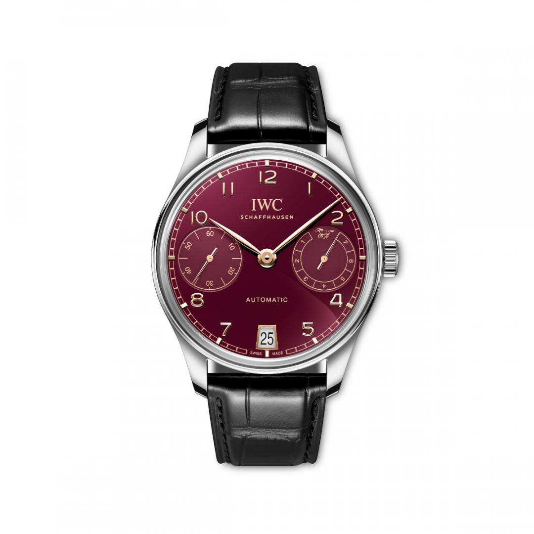 IWC迎接農曆新年，推出全球限量葡萄牙系列自動腕錶42馬年特別版，價格店洽。(IWC提供，以下同)