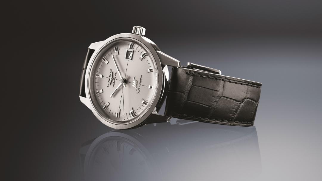 Ultra-Chron Classic超級天文台系列經典腕錶，皮革錶帶款，114,700元。