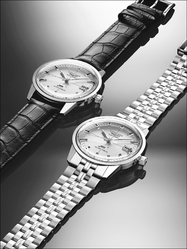 Ultra-Chron Classic 40毫米，皮革錶帶款114,700元（圖左）、不鏽鋼鍊帶款118,300元（圖右）。