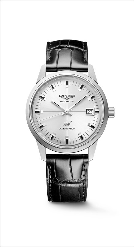 從內裝到外觀，Ultra-Chron Classic皆復刻經典，37毫米皮革錶帶款，114,700元。