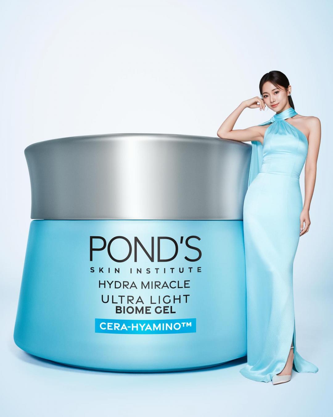 膚況極佳的子瑜，同時也手握保養品牌旁氏PONDS代言棒。