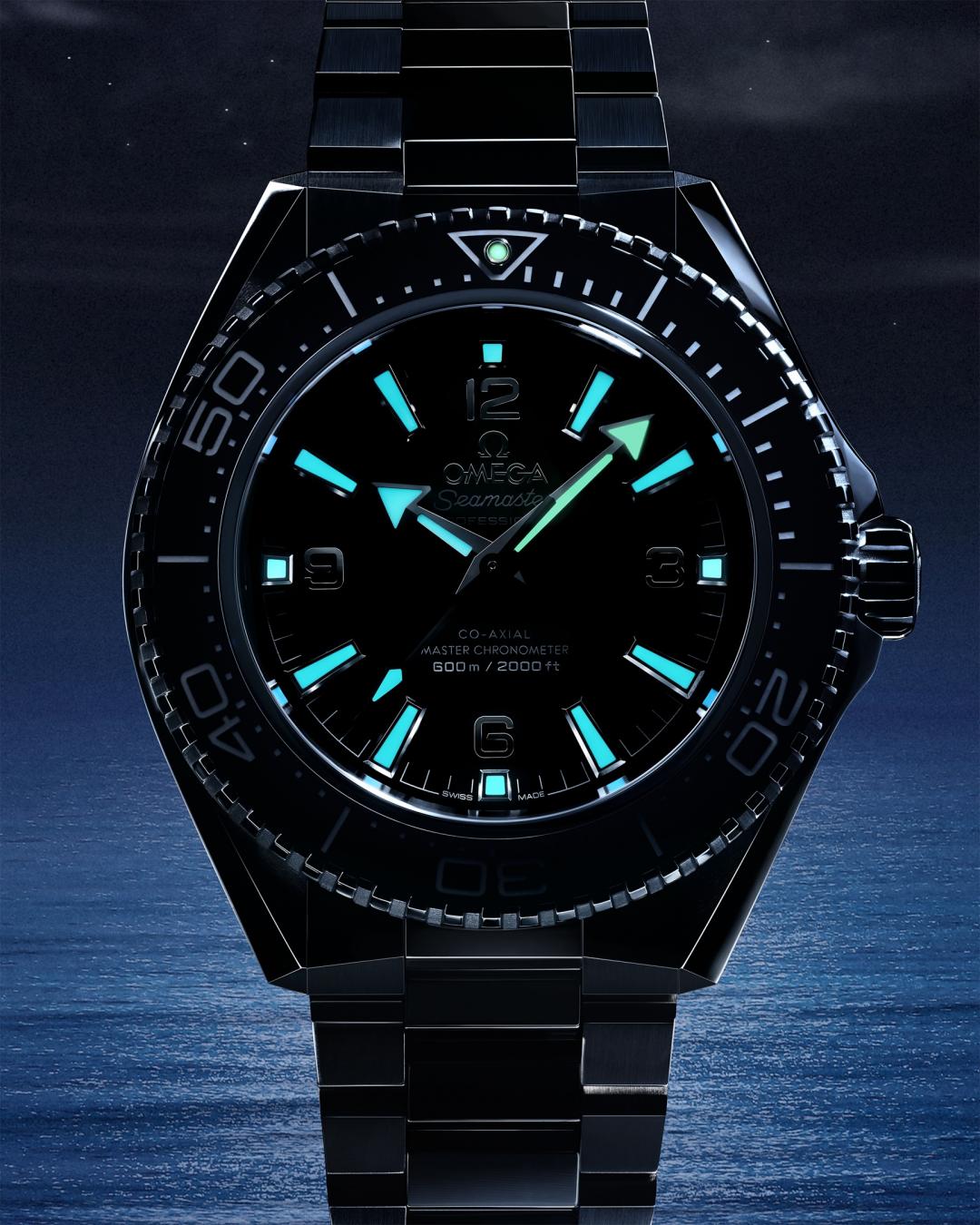 時標和指針都塗覆夜光塗層，卻報讀時清楚。