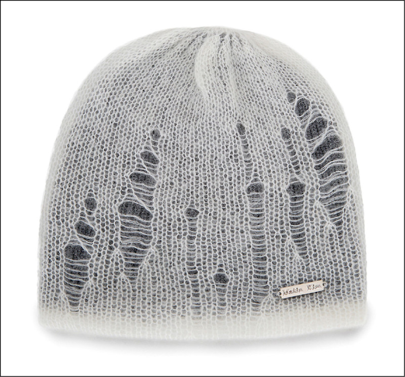 復古多層針織帽，加入破損細節強調個性與率性，2,290元。