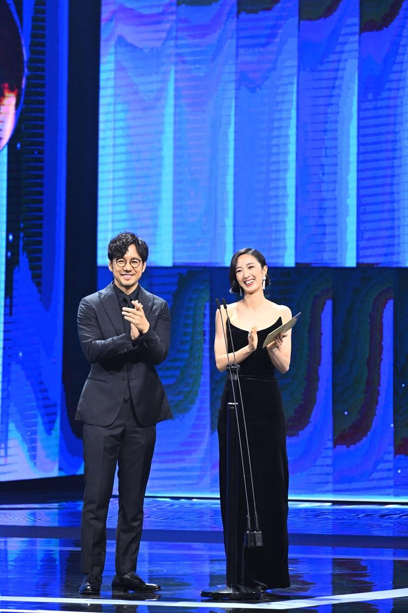 左：西島秀俊、右：桂綸鎂。（金馬執委會提供）