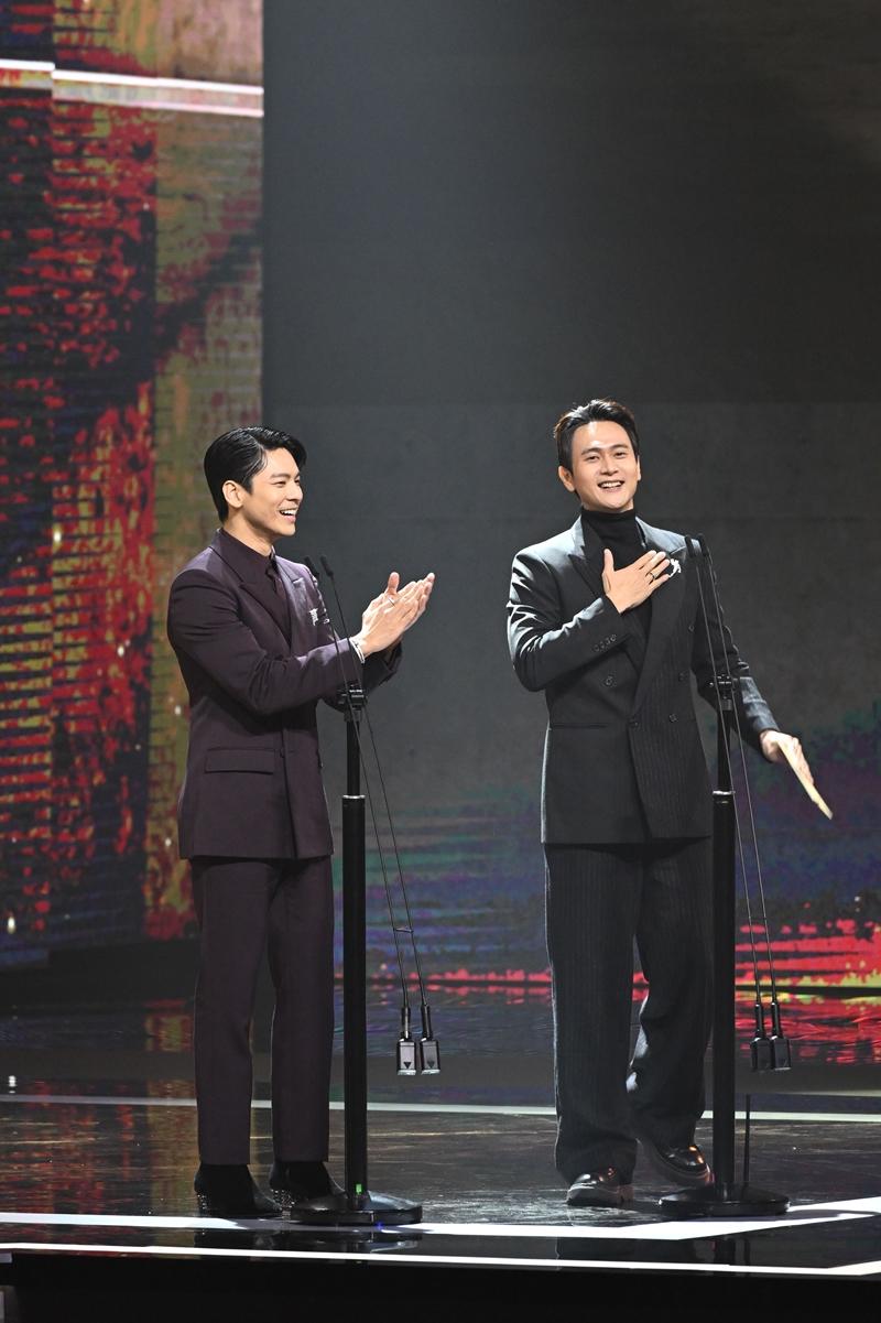 劉冠廷（右）。（金馬執委會提供）