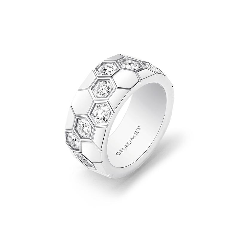Chaumet Bee de Chaumet 18K白金鑽石戒指。（Chaumet提供）