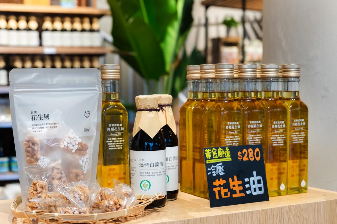 「釀造白醬油」、「燒烤白醬油」搶先全台開賣。