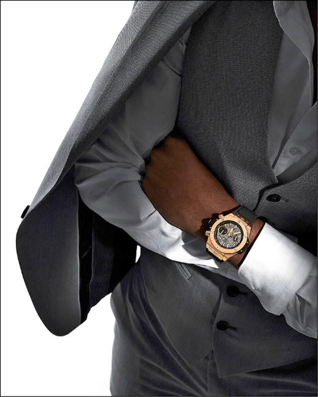 Hublot新推出的Big Bang Unico皇金計時碼錶，與西服正裝非常相襯。