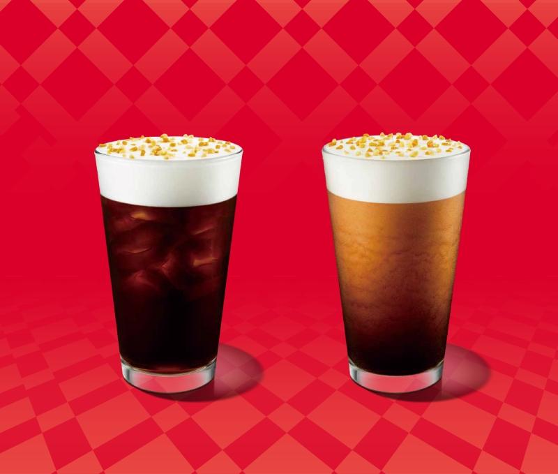 星巴克「太妃核果風味冷萃咖啡」與「太妃核果風味氮氣冷萃咖啡」同步登場。（星巴克提供）