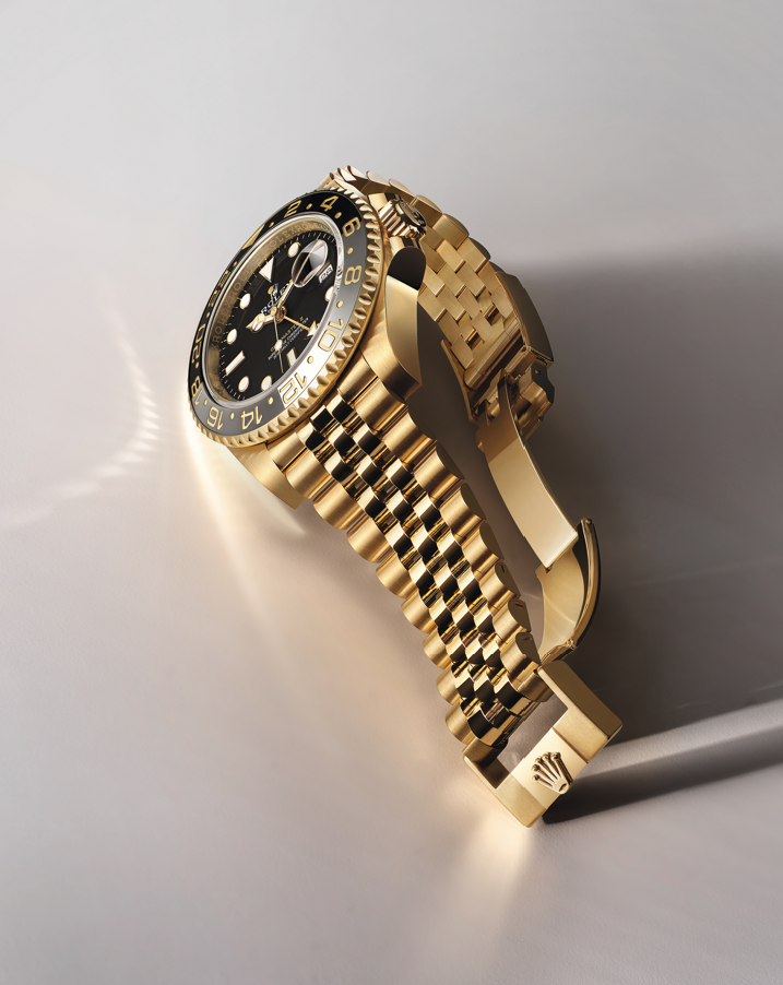 2023年推出GMT-Master II，18K黃金，灰黑雙色Cerachrom陶質字圈。