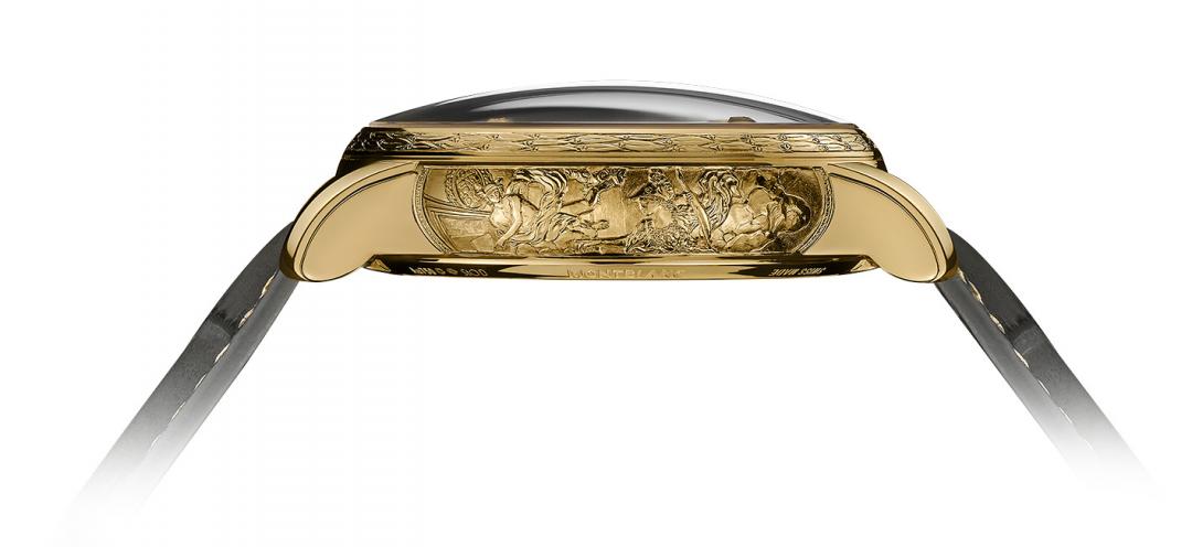 工匠以手工精細鐫刻黃金錶殼，重現凡爾賽宮和平廳內，弗朗索瓦·萊莫恩(François Lemoyne)的畫作。