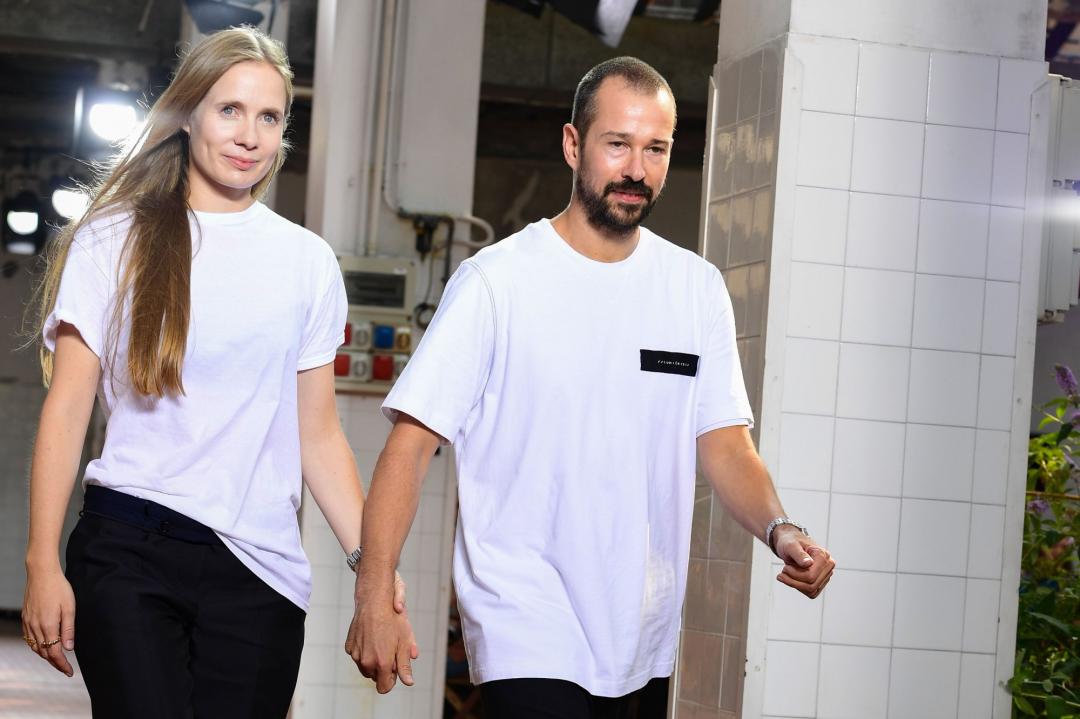 Luke Meier與Lucie Meier這對創意總監夫妻檔，是時尚圈神仙眷侶代表。（圖／法新社）