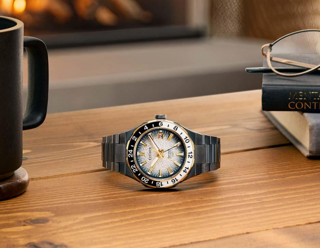 腕錶以都會冬日雪景為靈感，充滿節慶氣氛。