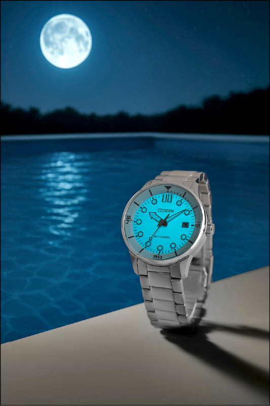 NJ0191-83M機械腕錶搭載自動上鍊機芯，動力儲存42小時，11,900元。