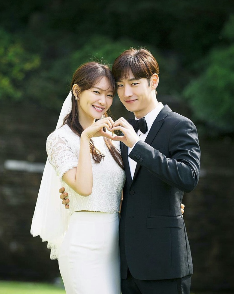 申敏兒在韓劇《明天和你》的新娘造型，新郎是李帝勳。