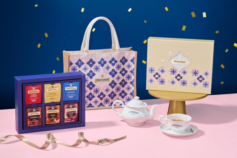 唐寧茶香綻放禮盒，1,200元，包含唐寧經典茶款（共24入）、經典紅茶（共5款，含英倫早餐茶、歐式大吉嶺茶、皇家伯爵茶、仕女伯爵茶、極品錫蘭茶）、調味紅茶（共6款，含四紅果茶、綜合野莓茶、香甜蜜桃茶、檸檬茶、異國香蘋茶、香橙肉桂茶），贈〈Twinings x 台灣花磚博物館限量設計麻布提袋〉乙個。（TWININGS提供）