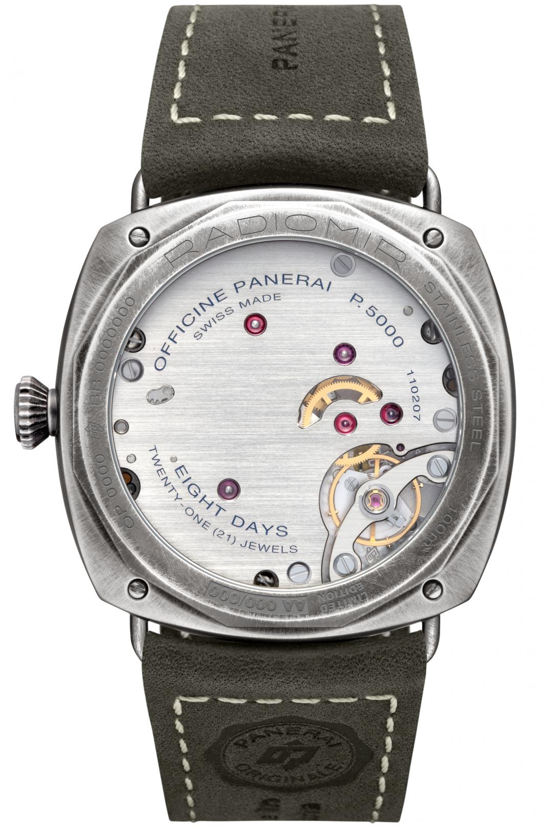 手動上鍊P.5000機芯，為腕錶增添復古感。