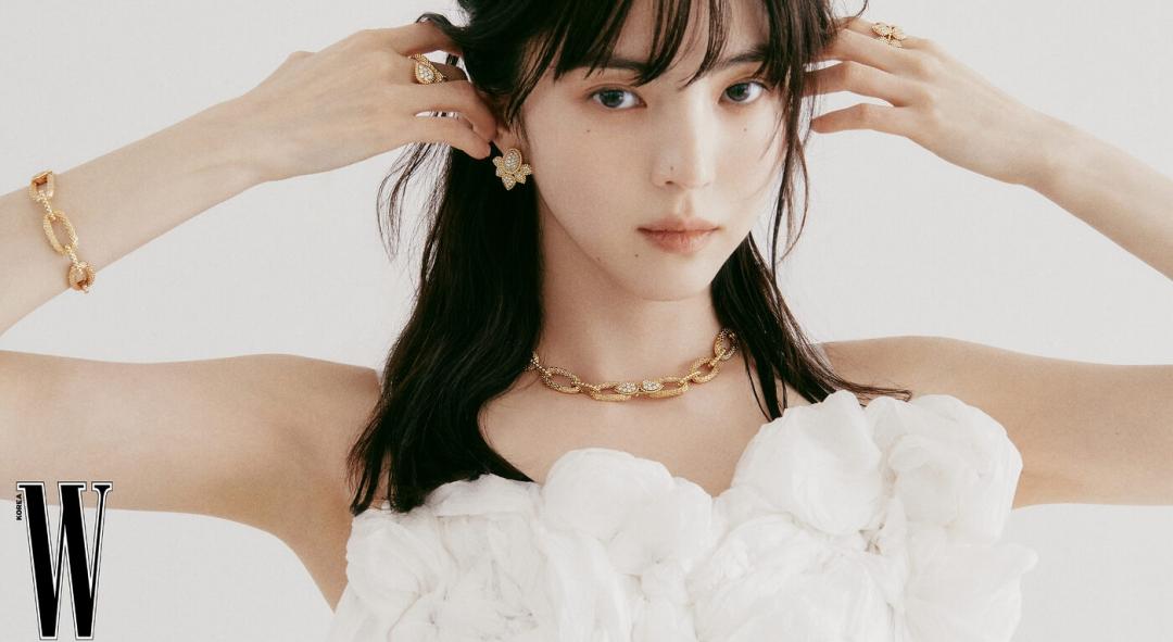 韓韶禧最新封面以近乎素顏的模樣登場。